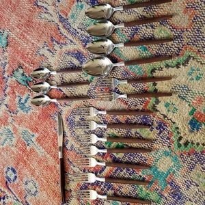 17 Pieces Ekco Eterina Canoe Muffin  Flatware